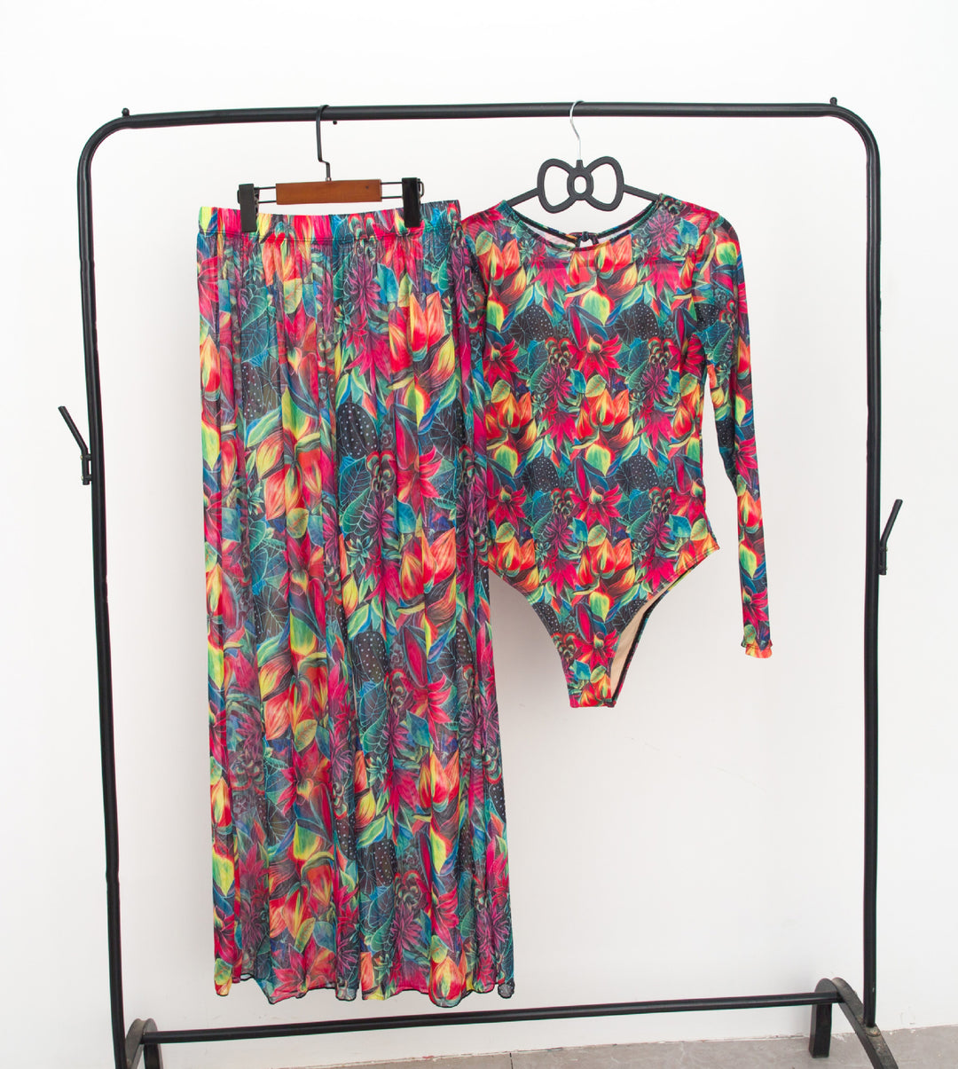 Ladies fashionable bathing outfit with long-sleeved top and casual pants Mune Fashion