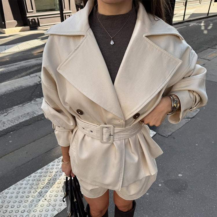 Ladies short trench coat with tailored belt, wide lapels and boxy silhouette Mune Fashion