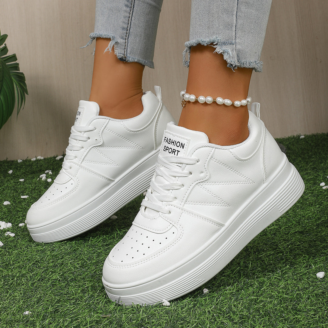 Women Chunky Sneaker with raised plateau, perforated toe area and padded shaft Mune Fashion