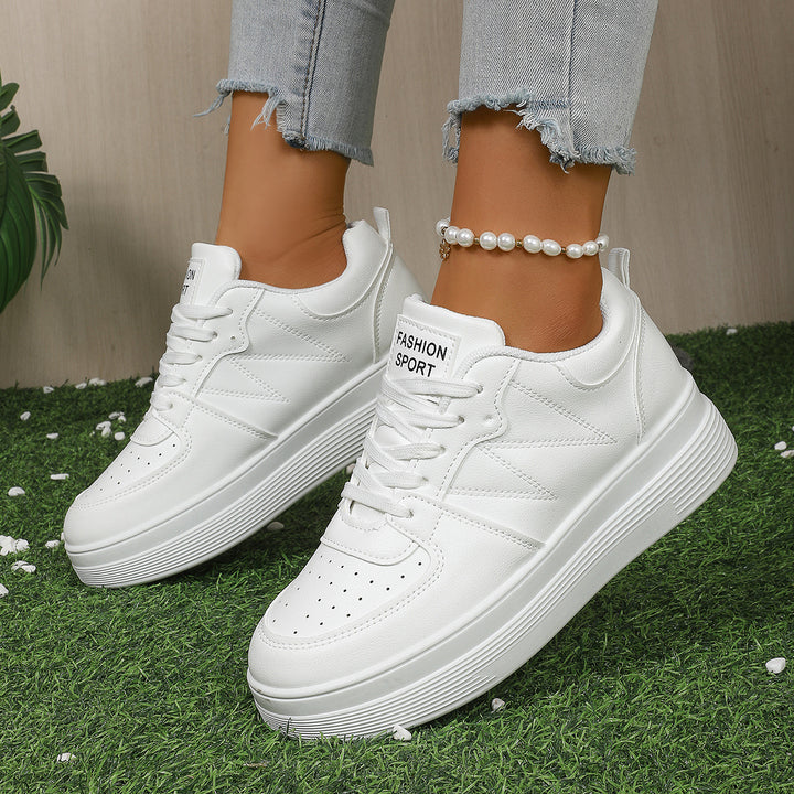 Women Chunky Sneaker with raised plateau, perforated toe area and padded shaft Mune Fashion