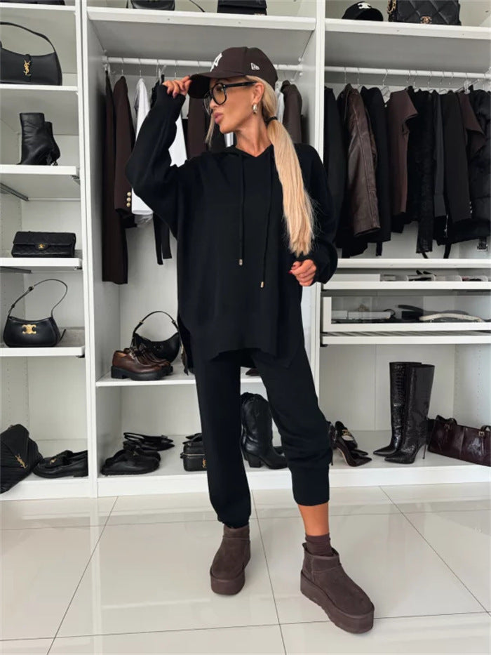 Women’s lounge set made of soft fine-knit with oversized hoodie and tapered cuffed pants Mune Fashion