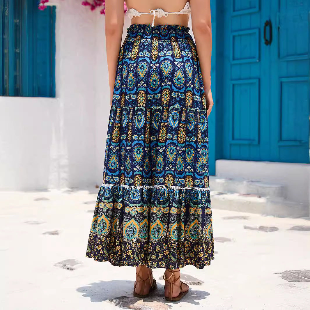 Women's maxi skirt in boho style with tiers, gathered elastic waistband and paisley print Mune Fashion