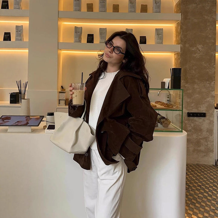 Women's short trench coat in suede look with wide lapels and boxy silhouette Mune Fashion
