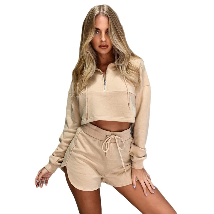 Women's short-cut hoodie set with cropped cut and elastic sweat shorts Mune Fashion