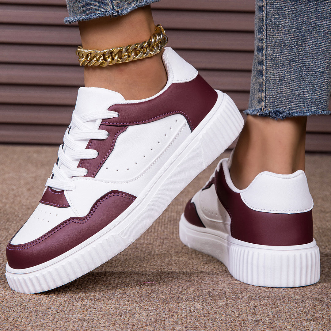 Women low-cut sneakers with ribbed tread, padded collar, and perforated upper material Mune Fashion