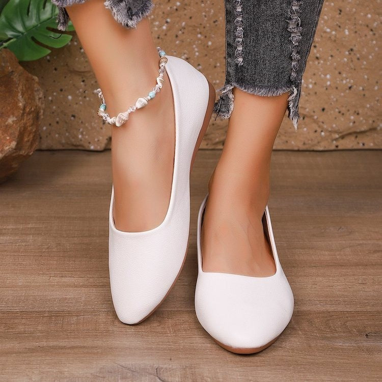 Ladies' ballerinas made of soft leather with elegant shell neckline Mune Fashion