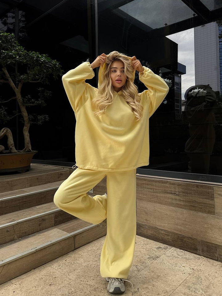 Women oversized hoodie sweatshirt with balloon sleeves and wide high-waist jogging pants Mune Fashion
