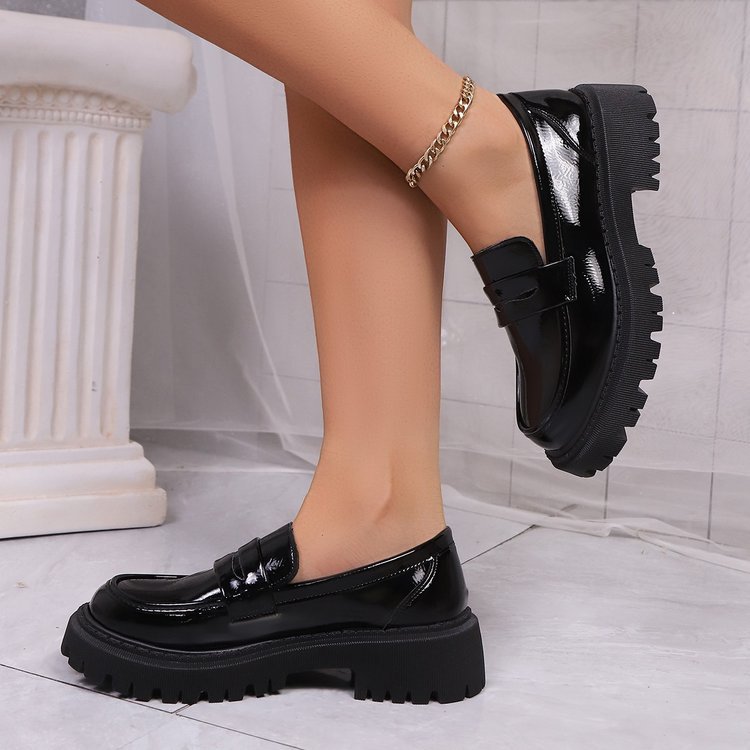 Women's chunky loafers with thick tread sole and platform heel Mune Fashion