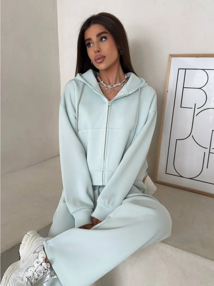 Women's loose high-waist lounge pants made of sweatshirt fabric with drawstring and side pockets Mune Fashion