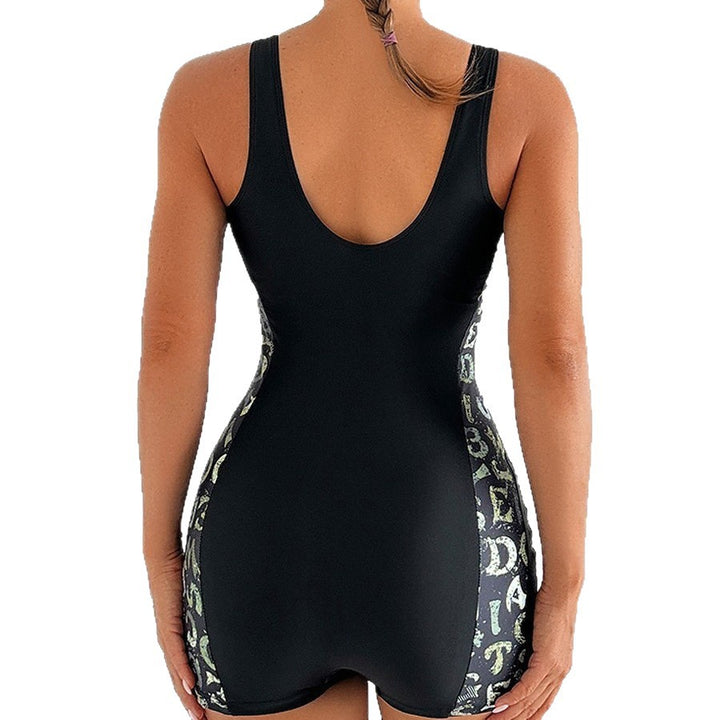 Ladies sporty shorty swimsuit with graphic pattern Mune Fashion