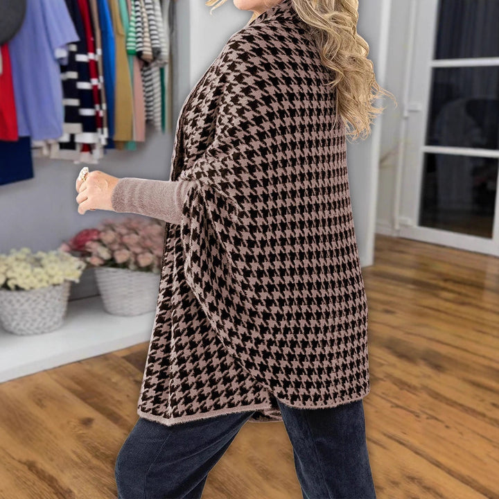Women's Oversized Poncho with Houndstooth Pattern and Open Shawl Collar Drune