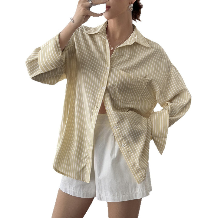 Women's oversized shirt blouse with boxy cut, breast pocket, and rounded hem Mune Fashion