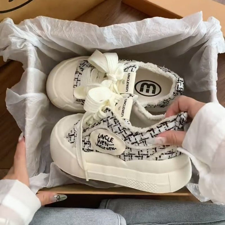 Women Comfortable Sneakers with cozy lining and trendy design Mune Fashion