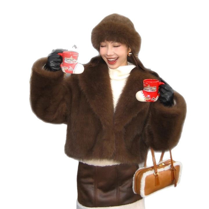 Women's short coat made of vegan high-pile faux fur with oversized shawl collar Mune Fashion