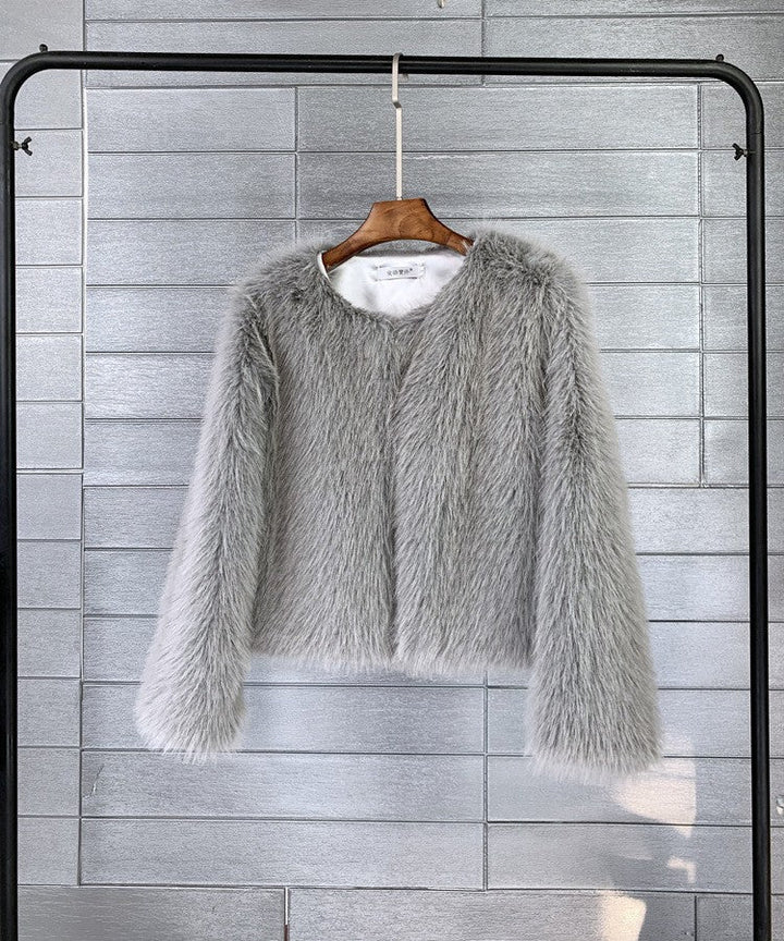 Mune | Elegant Short Coat Made Of Faux Fur