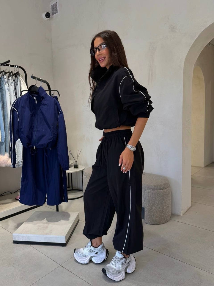 Women Short-Cut Windbreaker Set with Loose Track Pants and Contrast Piping Mune Fashion