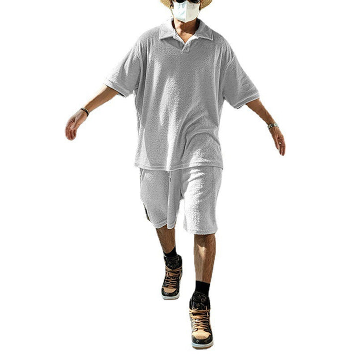 Men's urban wide leisure set with Henley collar, extended loose-fitting shirt and knee-length jersey shorts Mune Fashion