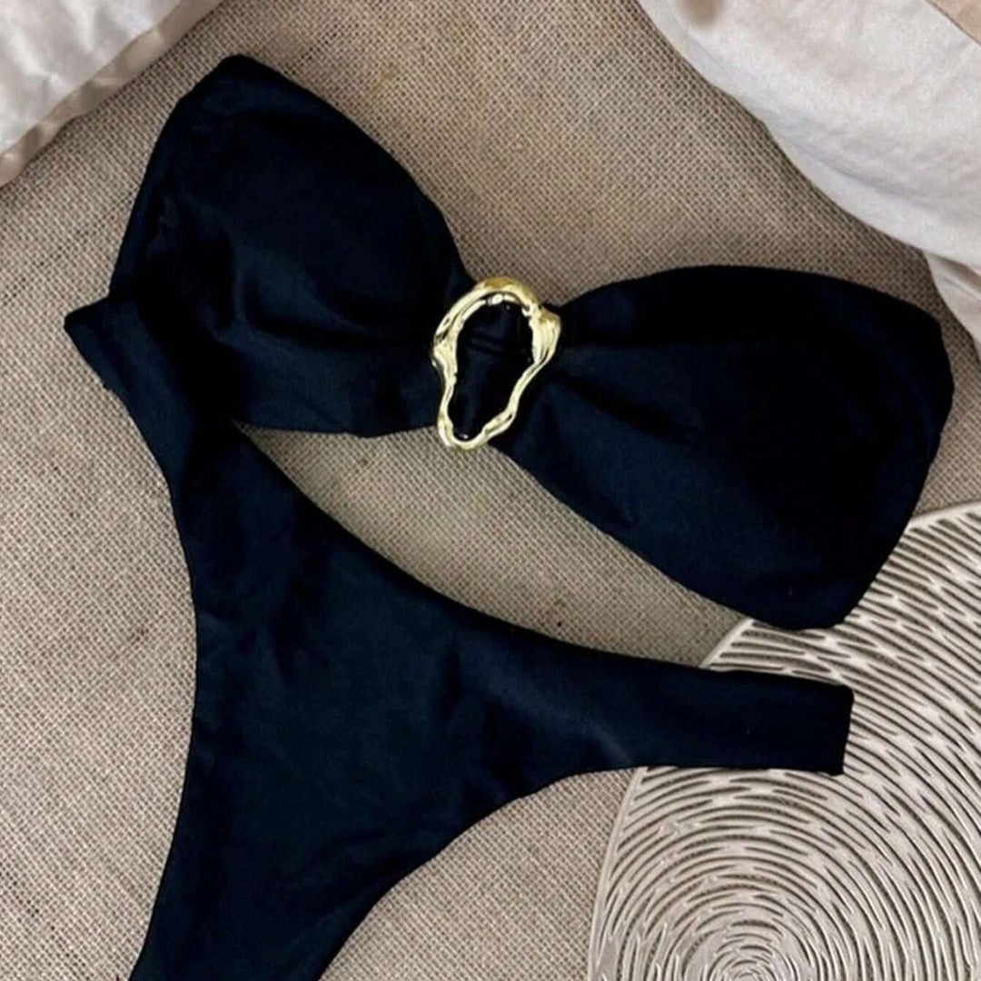 Women's bikini with fashionable knot design and elegant gold accent Mune Fashion