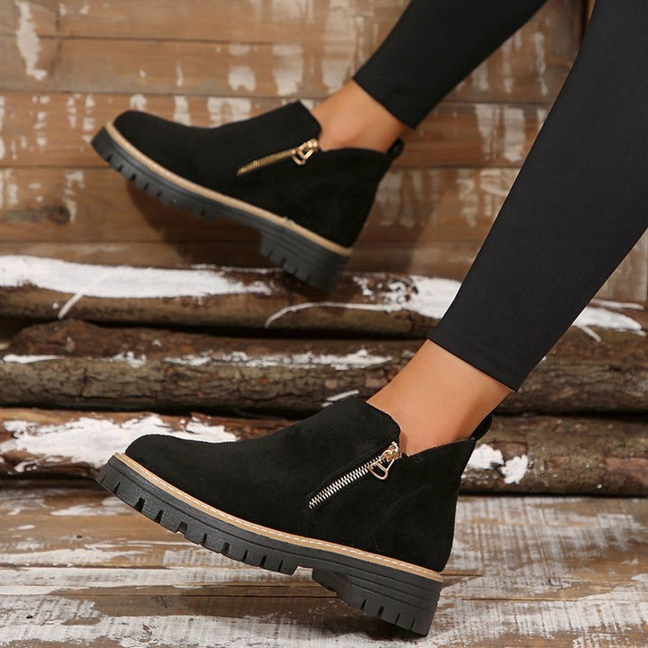 Damen Kurzschaft-Stiefeletten aus Veloursoptik mit seitlichem Reißverschluss und grober Profilsohle Mune Fashion