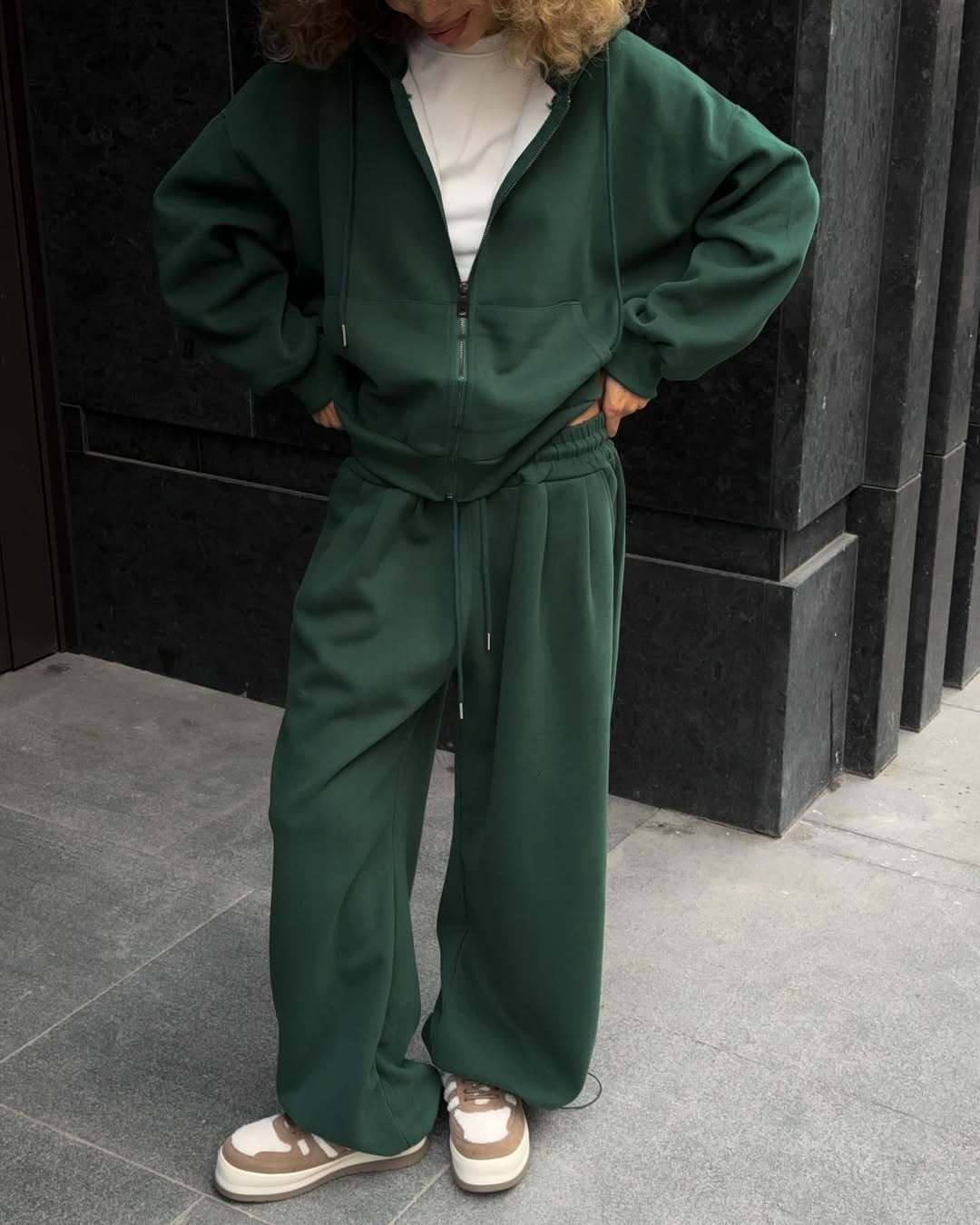 Women's oversized lounge set with zip hoodie, kangaroo pocket, and extra wide high-waist joggers Mune Fashion