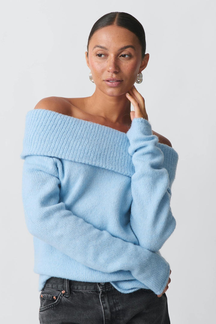 Women Off-Shoulder Chunky Knit Sweater with Wide Turn-Down Collar and Casual Oversized Fit Mune Fashion