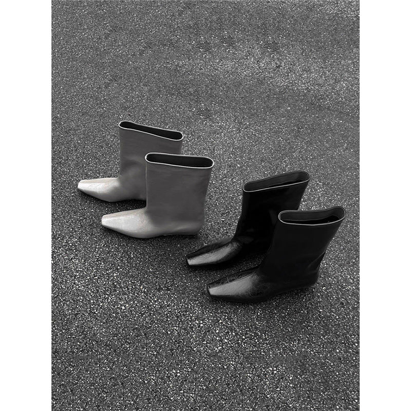 Women knee-high slouch leather boots with square toe shape and flat heel Mune Fashion