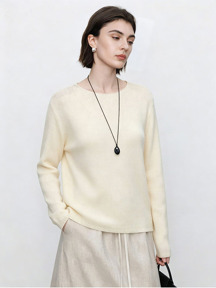 Women's fine round neck sweater made of soft fine knit with straight cut Mune Fashion