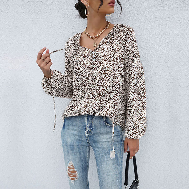 Women’s leopard print blouse with V-neck, light viscose look and balloon sleeves Mune Fashion