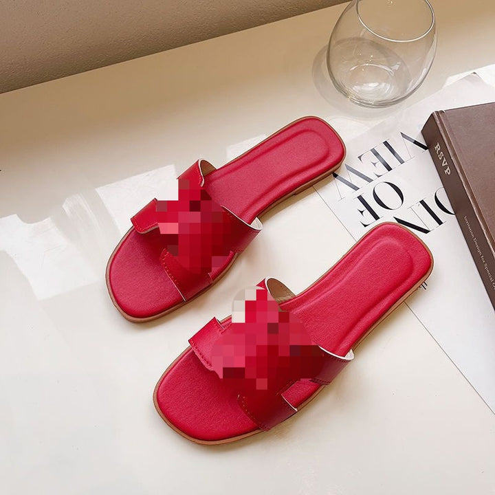 Women Flat Leather Look Slippers with Padded Footbed and Cut-Out Decorative Strap Mune Fashion