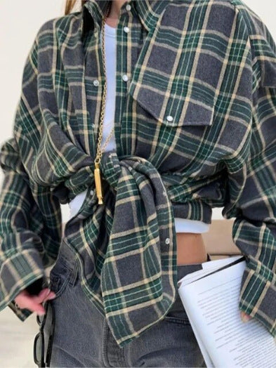 Women's Checkered Oversized Flannel Shirt Blouse with Snap Button Placket and Shirt Collar Mune Fashion