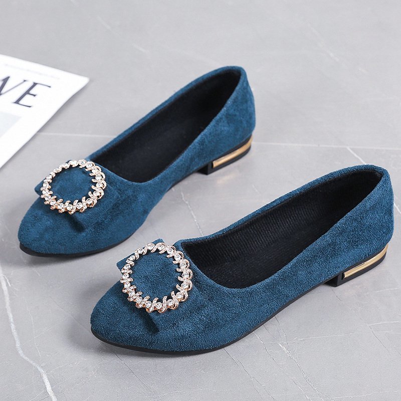 Women's elegant velour-look ballet flats with decorative jewelry brooch and small block heel Mune Fashion