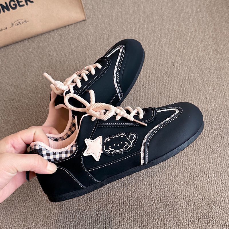 Women's sneakers with playful animal design and breathable upper material Mune Fashion