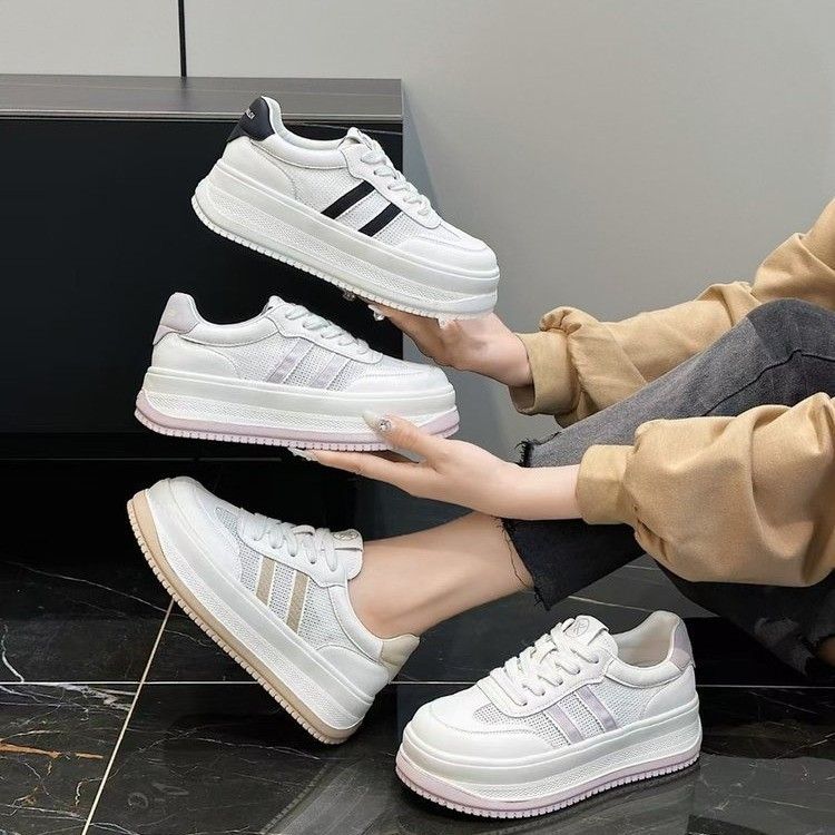 Women's sporty sneakers with breathable mesh upper and comfortable cushioning Mune Fashion