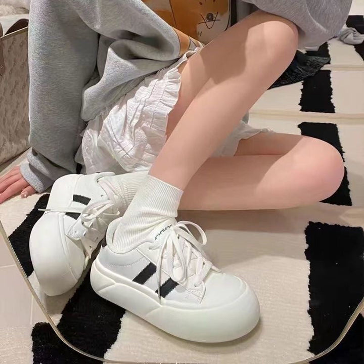 Women's fashionable platform sneakers with unique lacing system Mune Fashion