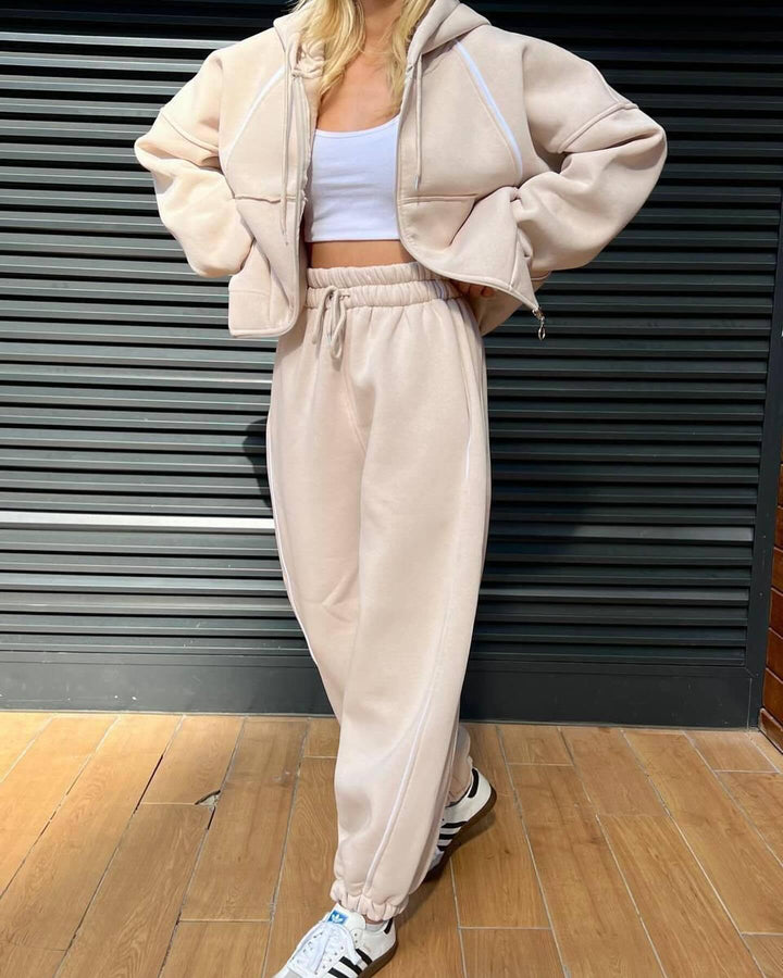 Women's short zip hoodie and high-waist jogging pants set with elastic comfort waistband and side piping Mune Fashion