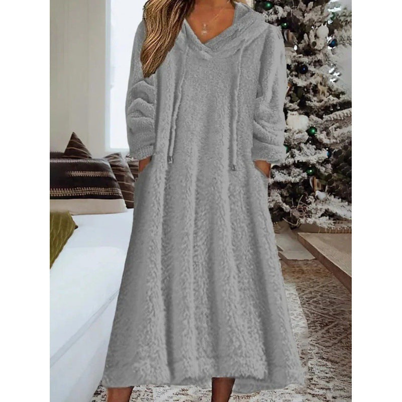 Ladies maxi dress made of teddy fleece with hood, V-neck and side pockets Mune Fashion