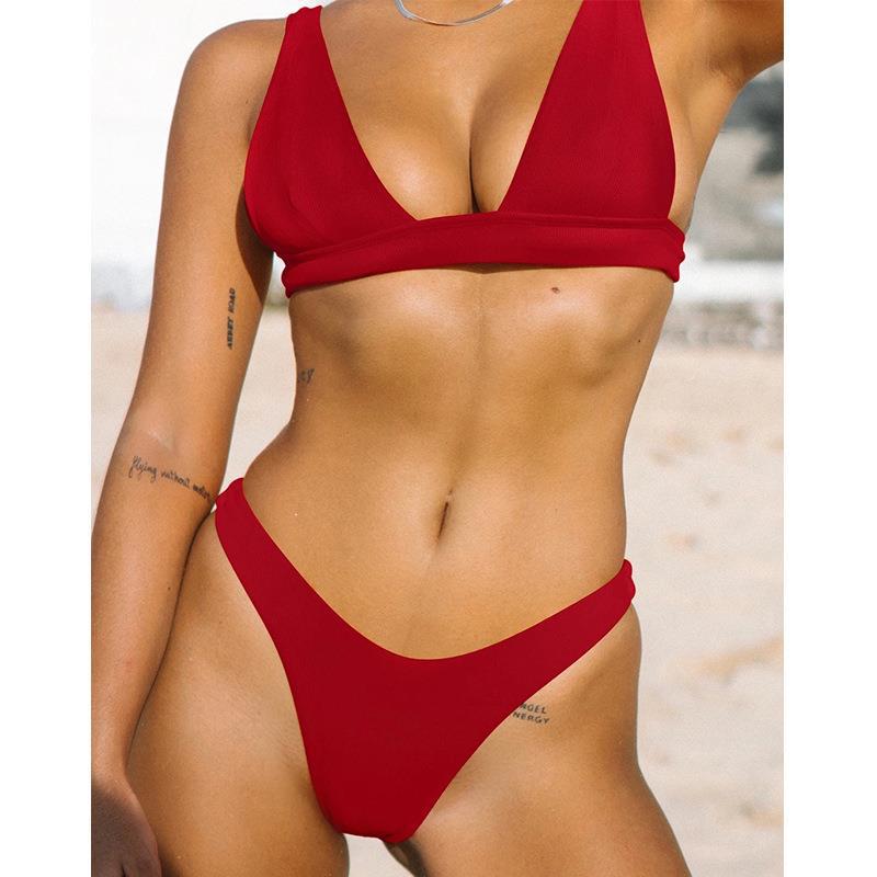 Women's bikini with deep V-neckline and floral design Mune Fashion
