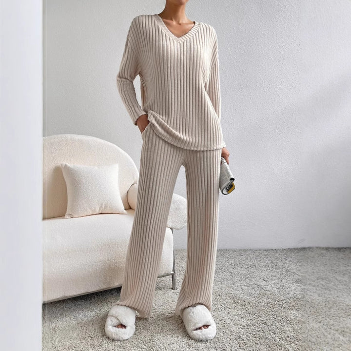 Women's Ribbed Lounge Set made of Soft Knit with V-Neck and Wide Leg Mune Fashion