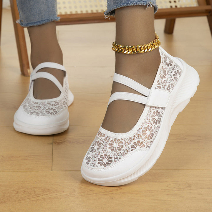 Women's ballerina sneaker with floral lace surface and cushioning platform sole Mune Fashion
