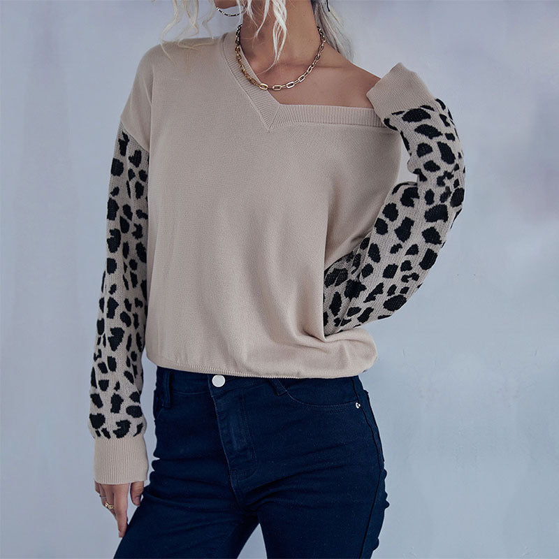 Ladies V-neck fine knit sweater with animal motif sleeves and elastic hem Mune Fashion