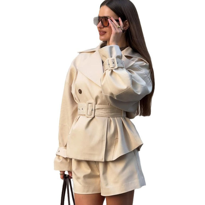 Ladies short trench coat with tailored belt, wide lapels and boxy silhouette Mune Fashion