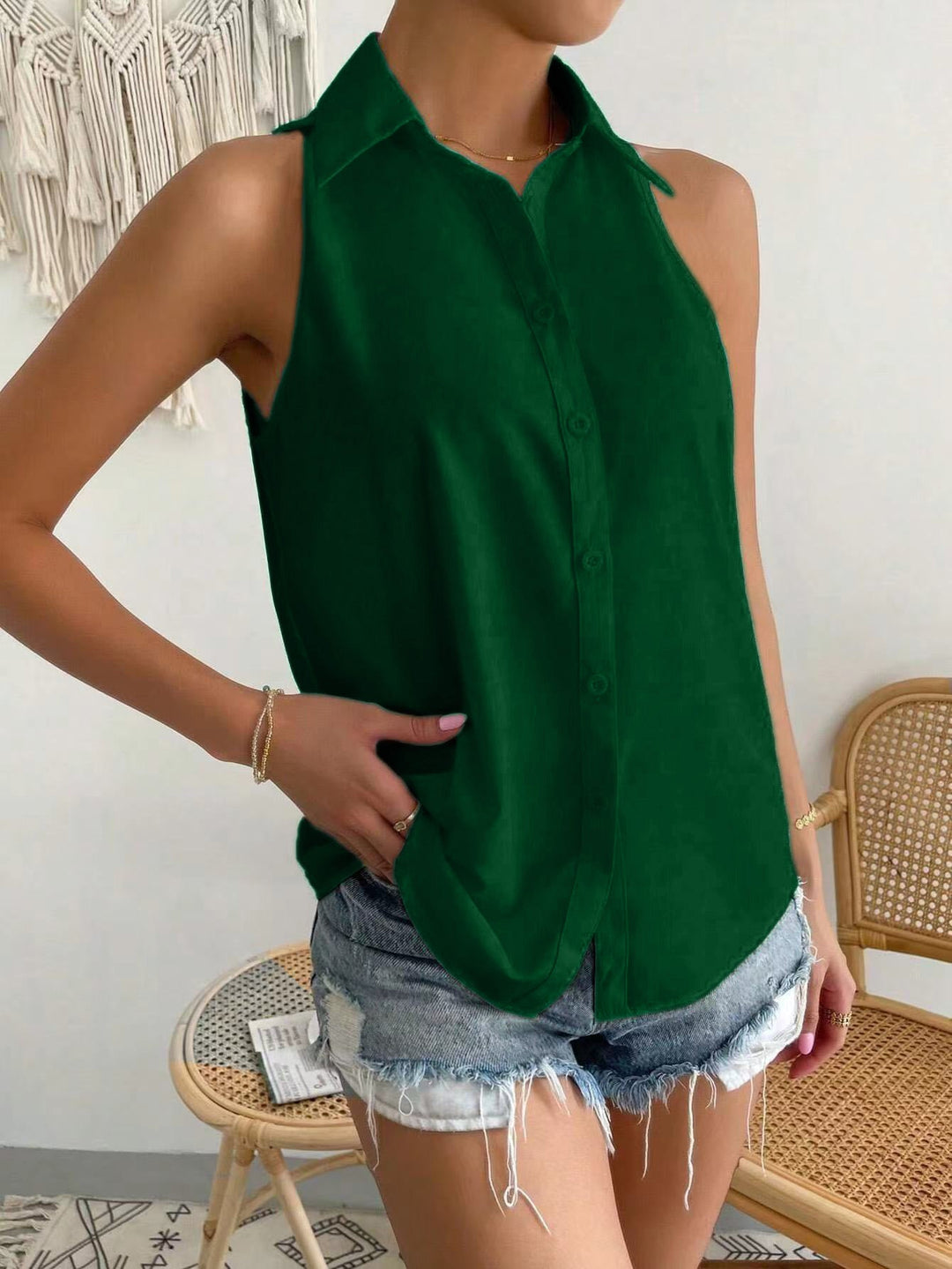 Women's Sleeveless Shirt with Classic Collar and Chic Cut Mune Fashion