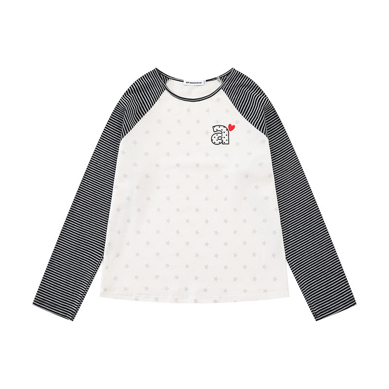 Women's raglan long sleeve shirt with striped sleeves, all-over stars and letter appliqué Mune Fashion