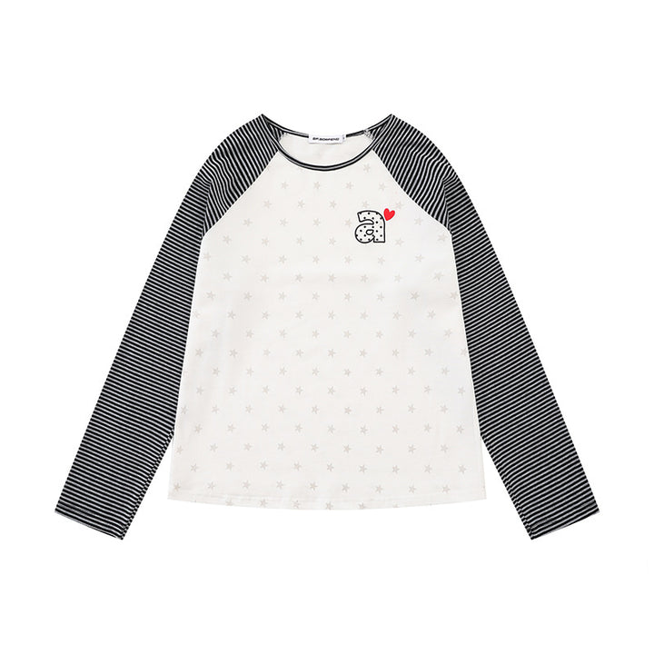 Women's raglan long sleeve shirt with striped sleeves, all-over stars and letter appliqué Mune Fashion