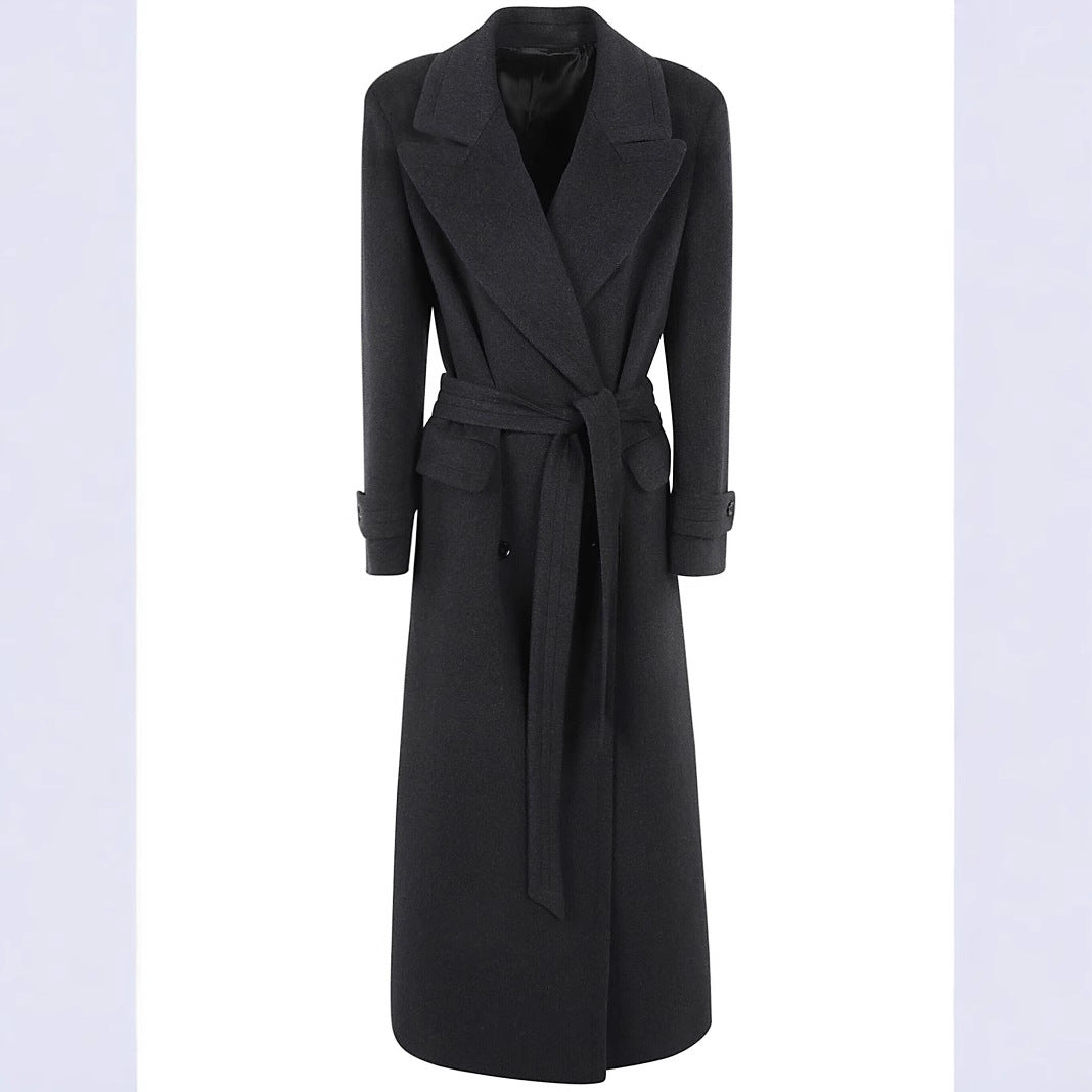 Ladies Maxi Coat with double-breasted button placket, wide lapels and patch pockets Mune Fashion