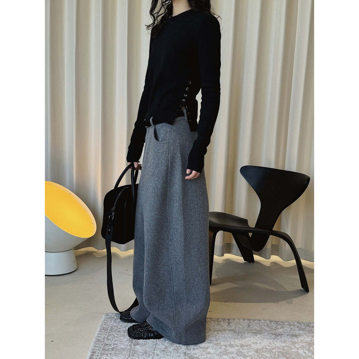 Women’s Figure-hugging Fine Knit Sweater with Round Neck and Decorative Side Button Placket Mune Fashion
