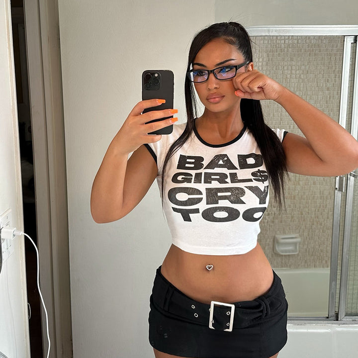 Damen Kurz geschnittenes Statement-Cropped-T-Shirt mit Ringer-Bündchen und figurbetonter Passform Mune Fashion