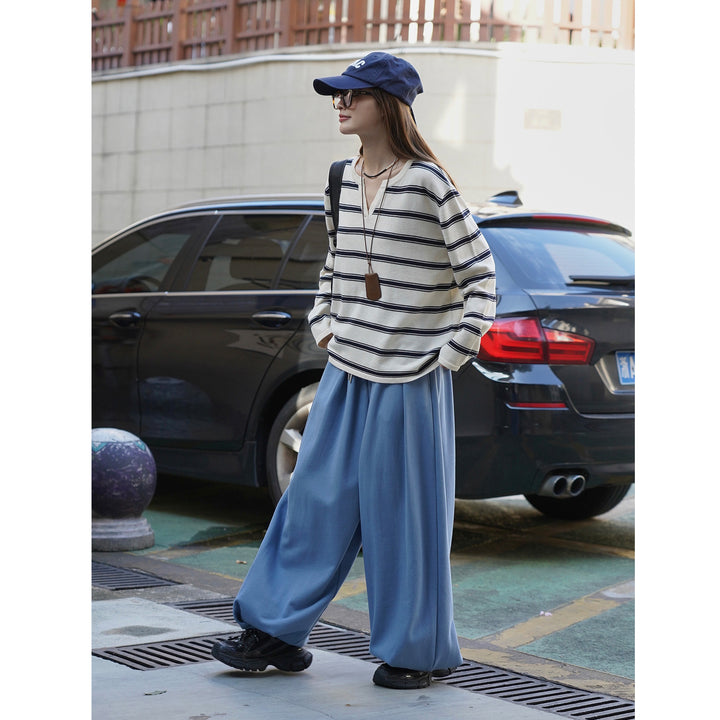 Ladies loose-fitting cotton long sleeve with V-neck slit and maritime stripes Mune Fashion