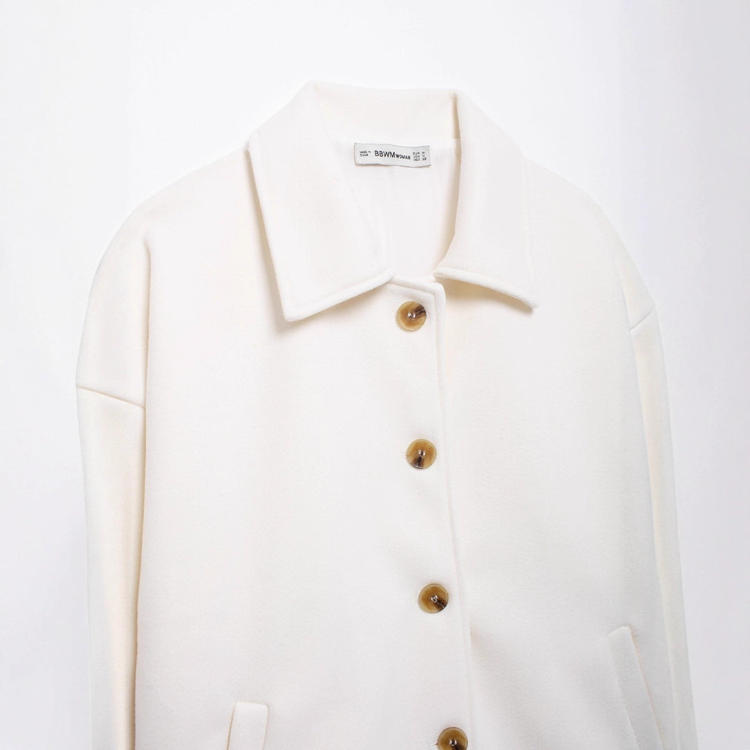Women's short coat made of wool blend with oversized silhouette and concealed button placket Mune Fashion