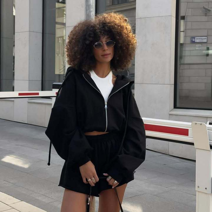 Women's oversized Cropped-Zip-Hoodie with voluminous balloon sleeves and elastic high-waist lounge boxer shorts Mune Fashion